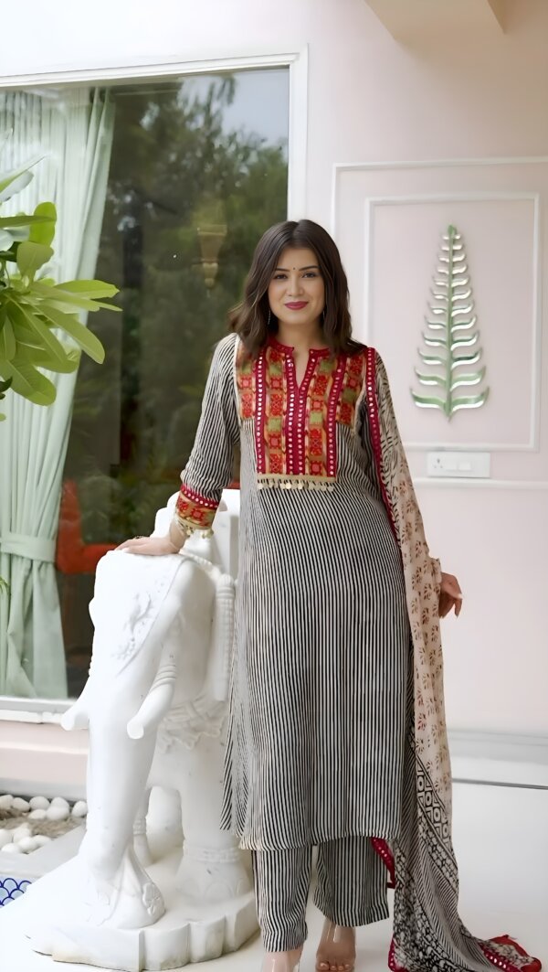 trending digital printed Lillen 3 piece set. - Image 2